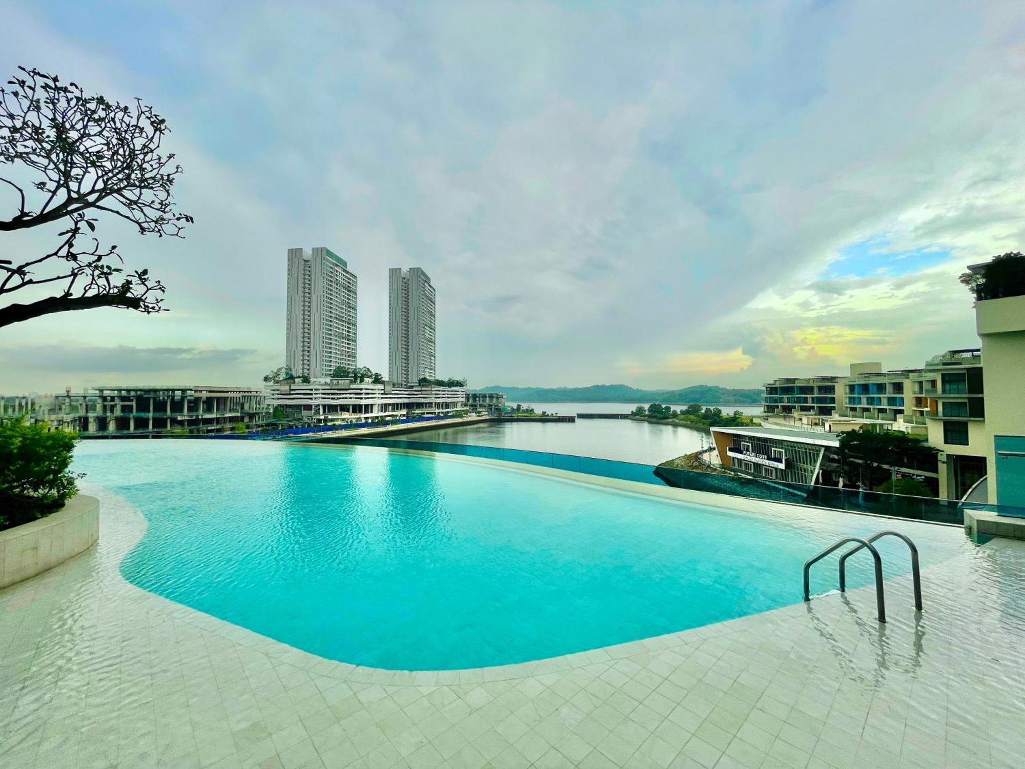 Pinetree Puteri Harbour @ Uha Apartment Нусаджая Екстериор снимка