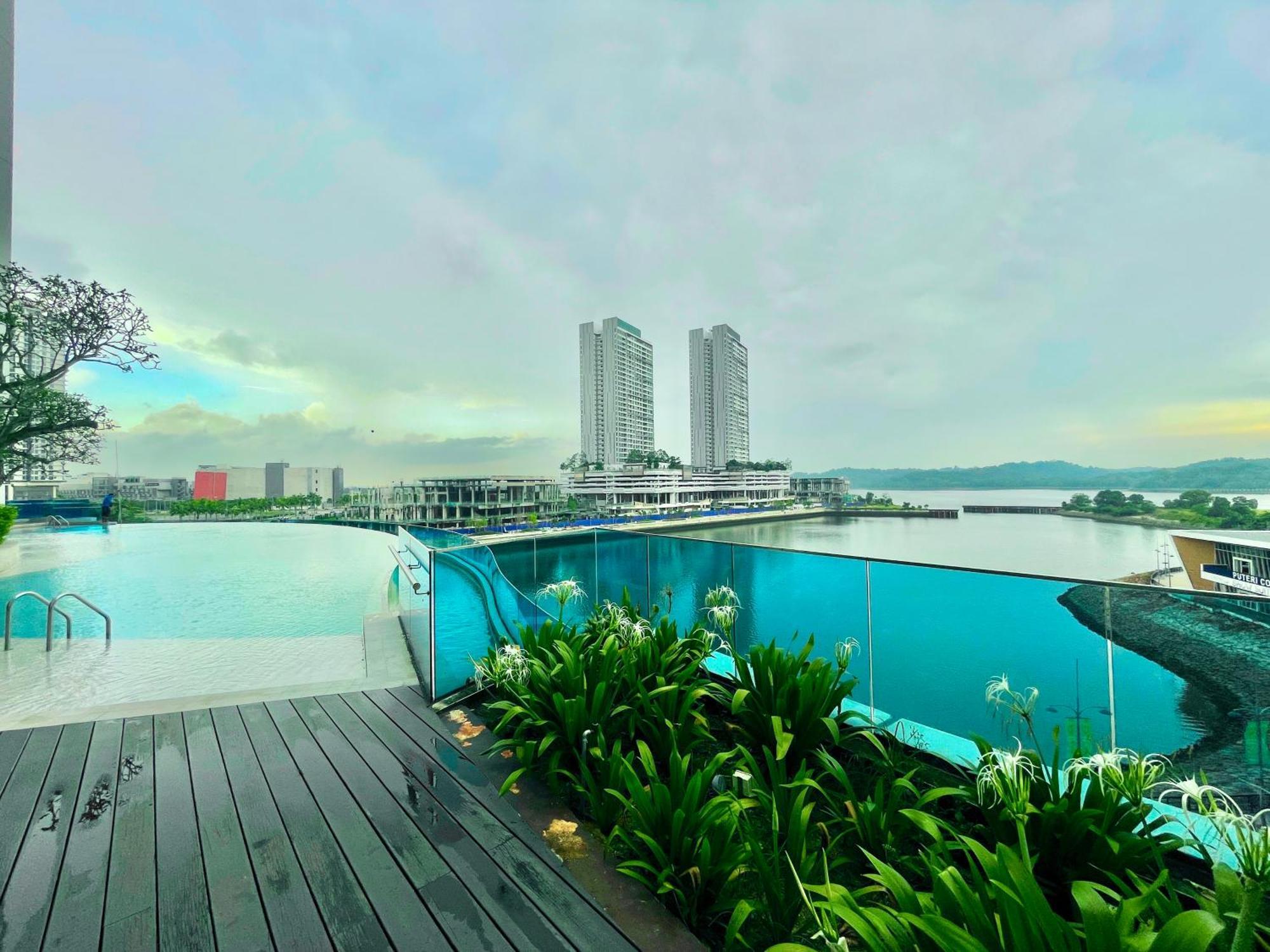 Pinetree Puteri Harbour @ Uha Apartment Нусаджая Екстериор снимка